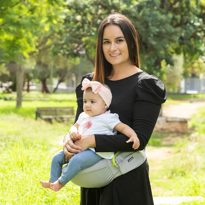 Ergonomic Convertible Baby Carrier With Storage Pockets 1