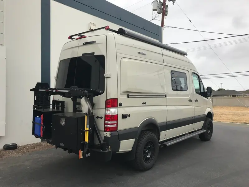 Winnebago Revel (2017–2020) Rear Mount Plate System 1